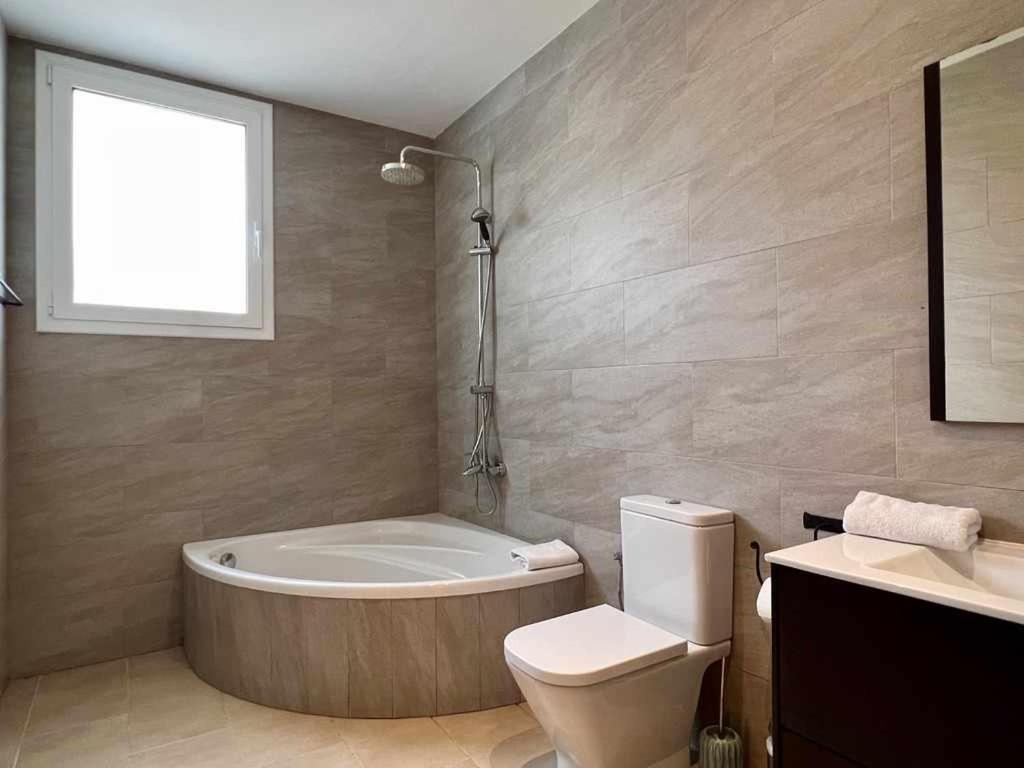 Villa Casa Mas Ambros Con Piscina Desbordante Calonge  Exterior foto